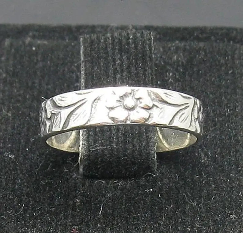 Retro Antique Silver Design Ring